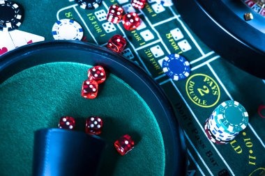 Live Three Card Poker dealer at nami55 login studio